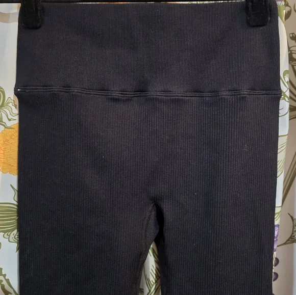 Halara Ribbed Compression Legging - Picture 2 of 5